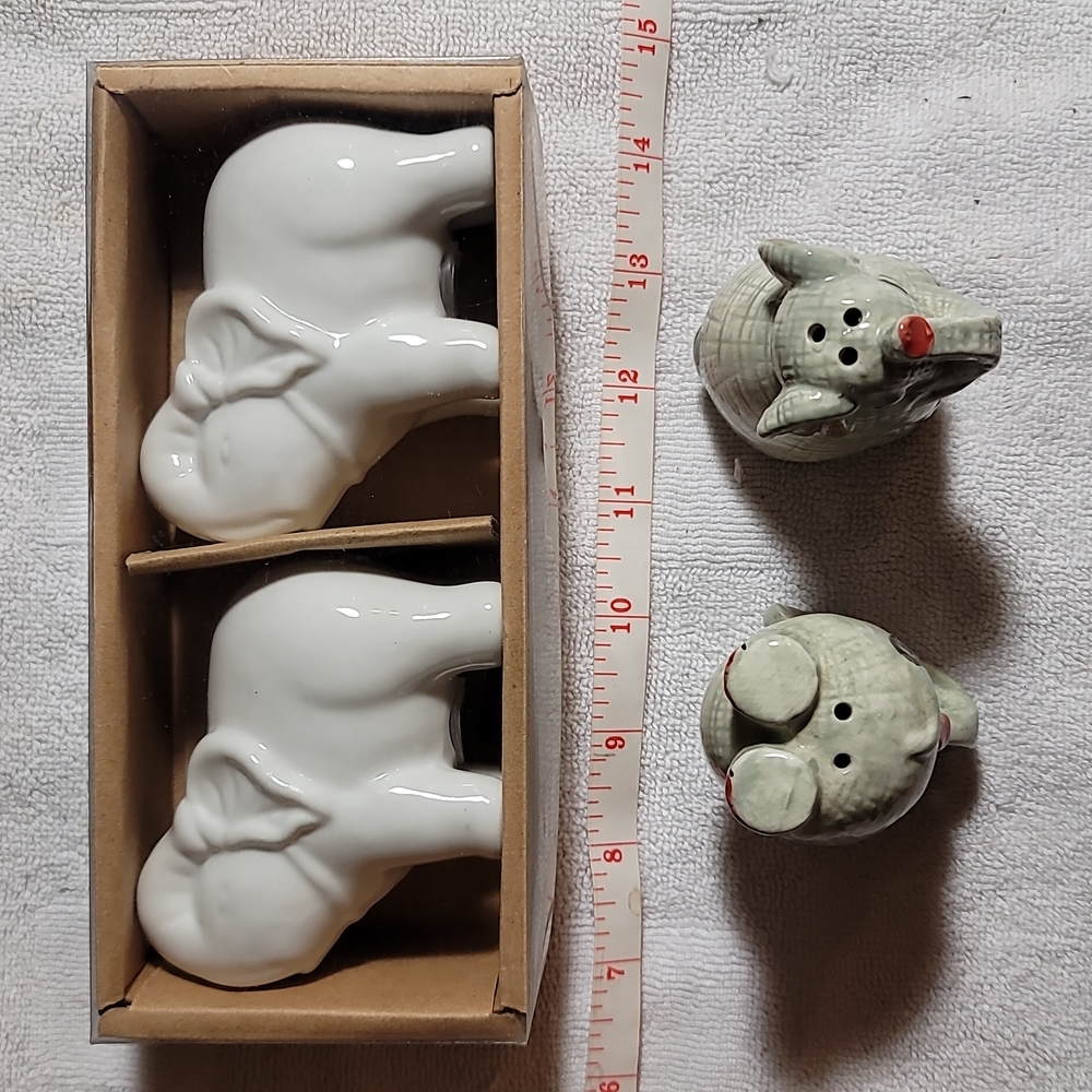 2 sets elephant salt n pepper shakers